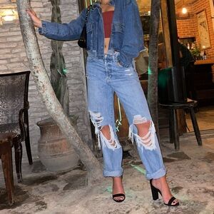Pistola ripped blue jeans